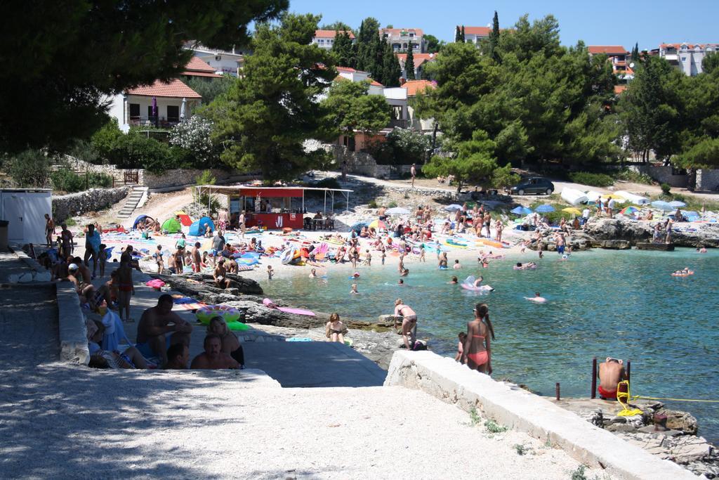 Apartments Suker Trogir Exteriör bild