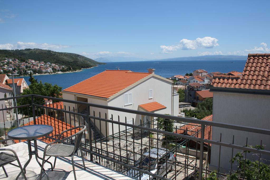 Apartments Suker Trogir Exteriör bild